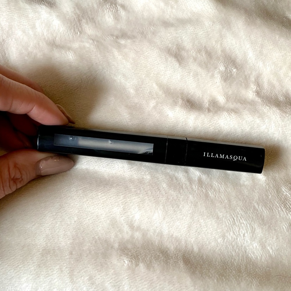 Illamasqua loaded lipgloss in Glaze.